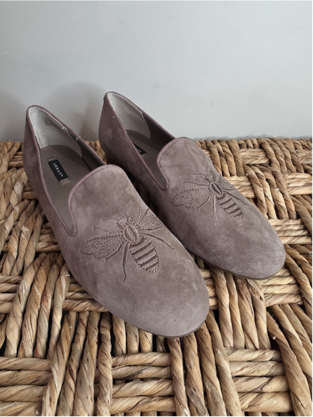 Array Bee Embroidered Suede Smoking Loafers Taupe Leather Sz 8.5 M Preppy